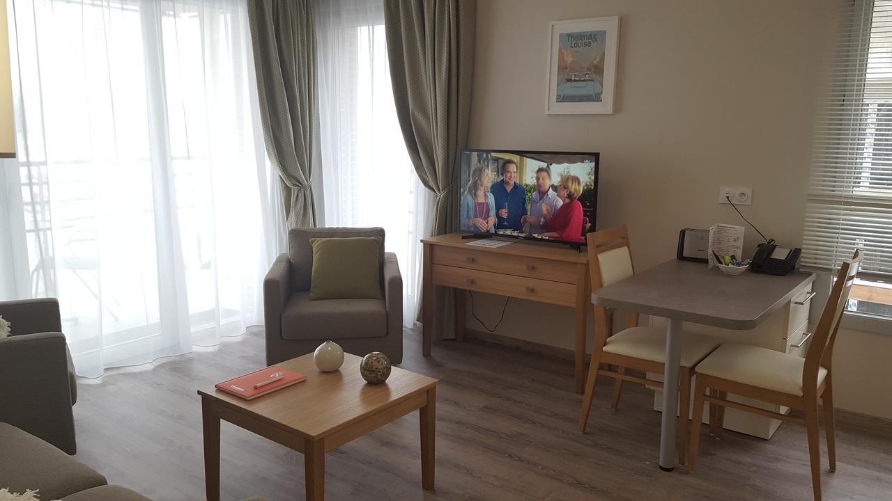 Residence Seniors Domitys Les Hautes Feuilles Remeš Exteriér fotografie